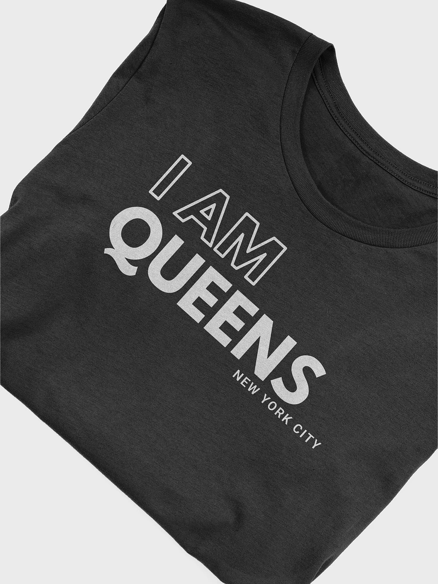 I AM Queens : T-Shirt product image (41)