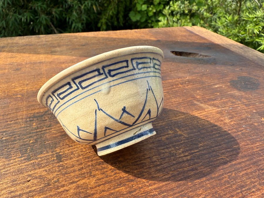 🎎 Hand-Painted Guinomi Sake Cup – Showa Era – Japan Antique Roadshow product image (2)