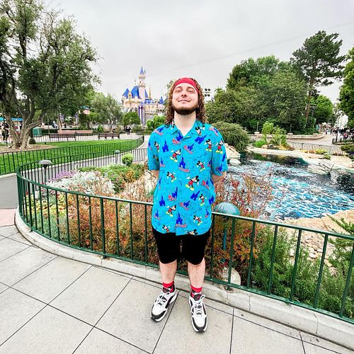 Always Smirkin & Lurkin 😎

#youtuber #streamer #contentcreator #disneyland #disney #kanzalone