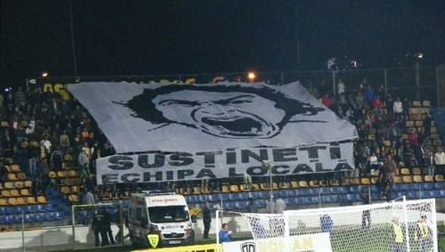 🇷🇴 Liga 1: FC BRAȘOV - FCSB (27.09.2009)

„ Susţineţi echipa locală ”
.
.
.
#Ultras #UltrasRomania  #fotbalromanesc  #Romania...