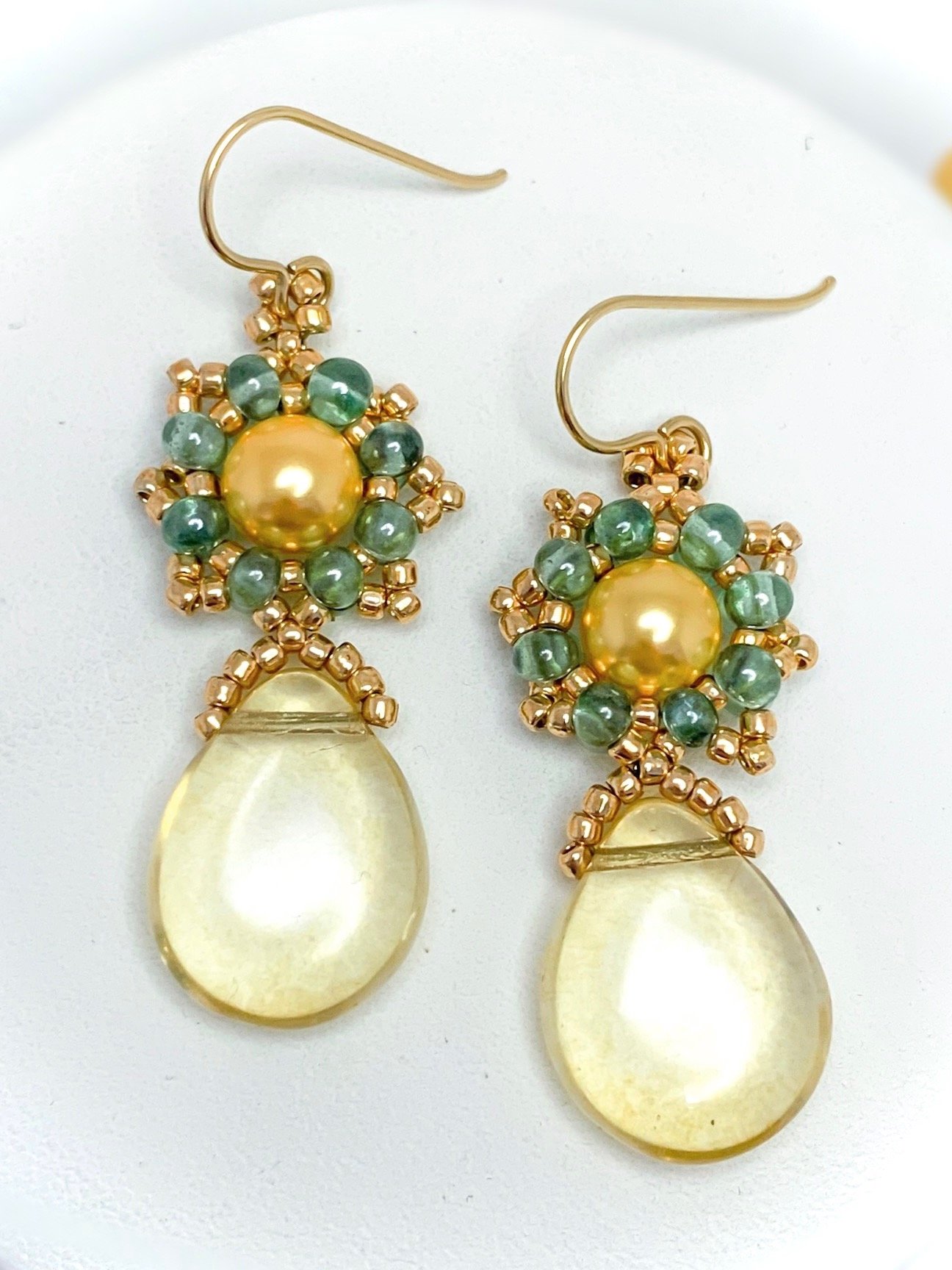 Majesty Beaded Necklace and Earrings Set - Yellow product image (2)