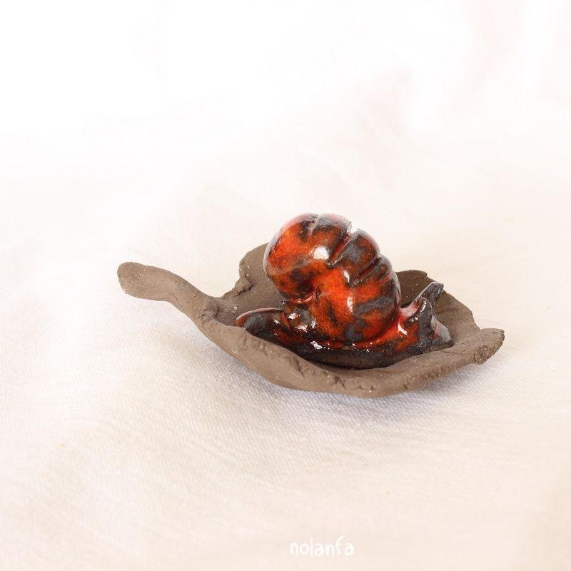 Snails on a leaf product image (18)