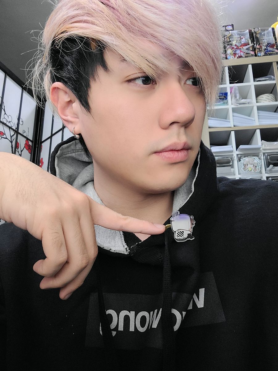 WoWoAngy - Acrylic Pin product image (3)