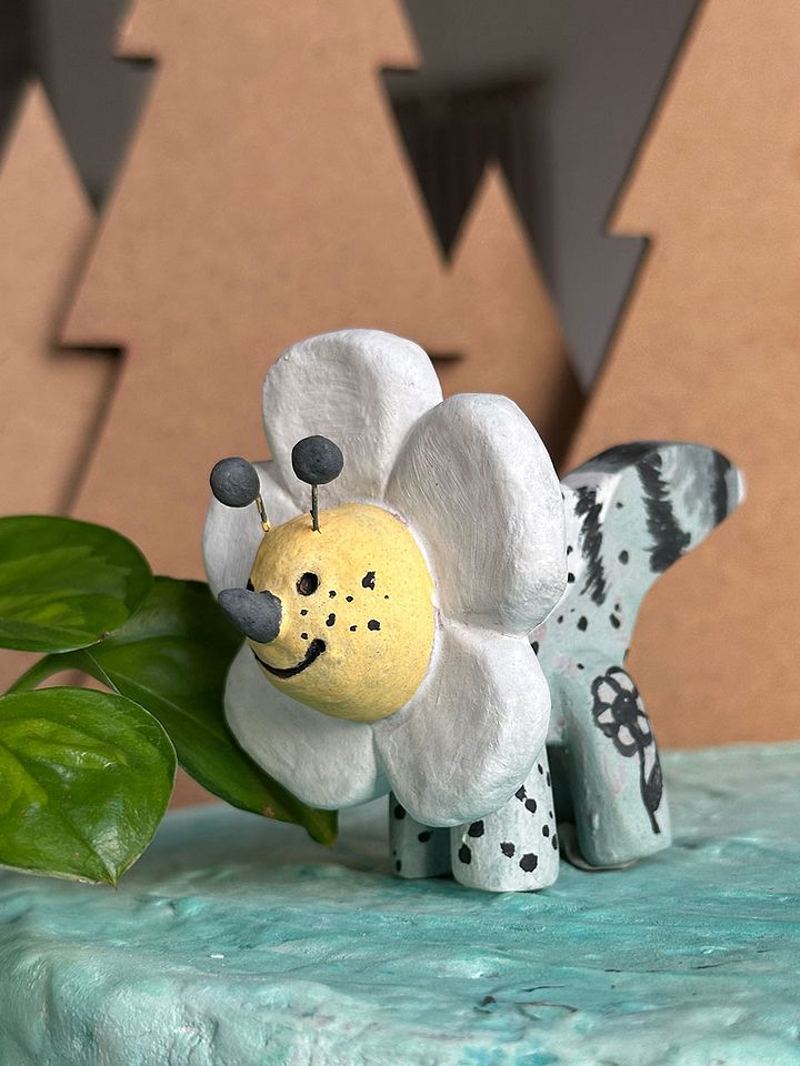 Bee Flower Ceratopsid Ceramic Spill product image (2)