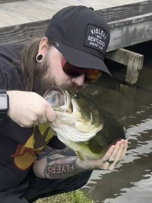 It is a good weekend indeed #fishing #bass #fish #irl #streaming #clips 