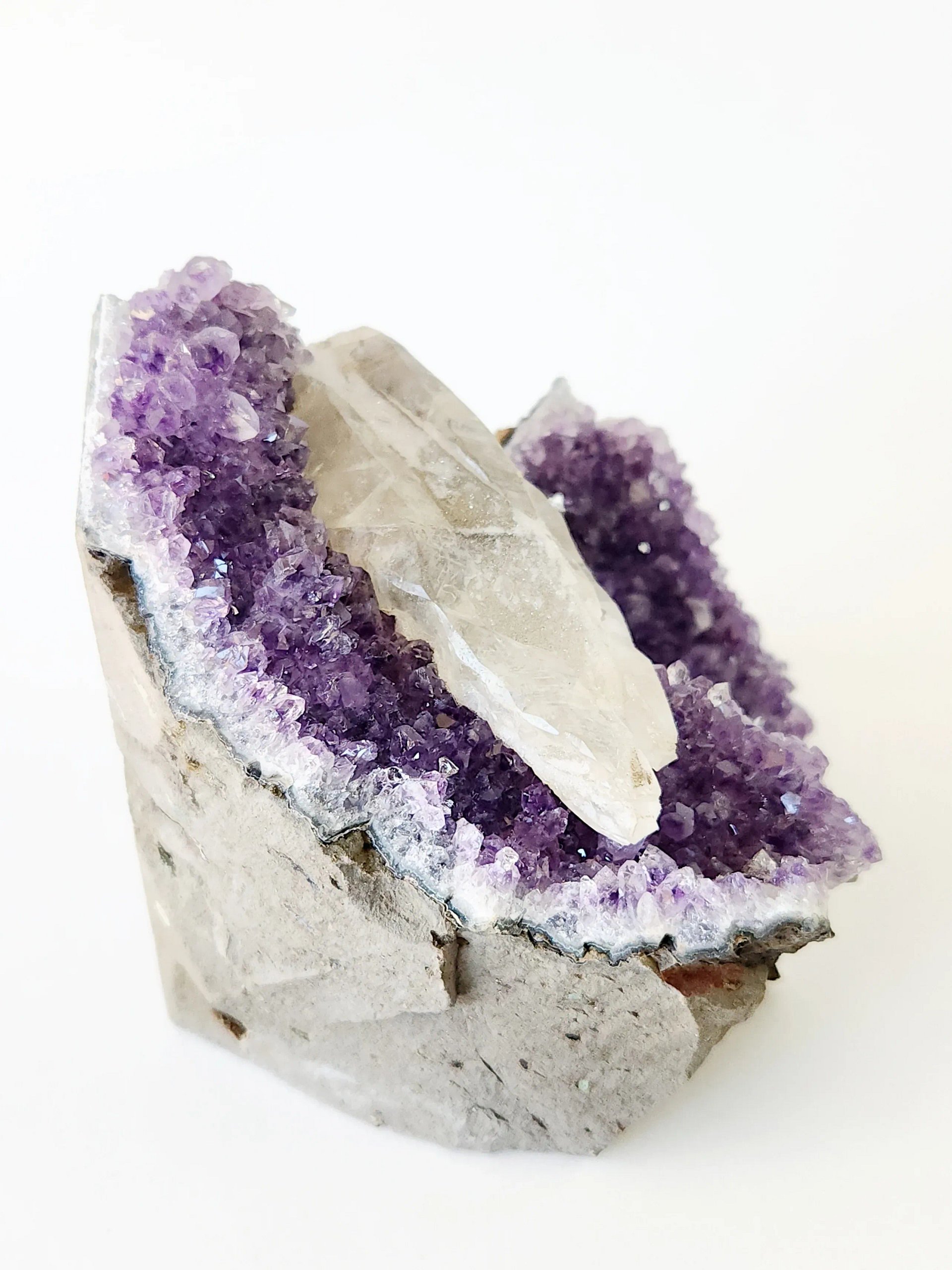 Amethyst and calcite sugar crystal cut base product image (9)