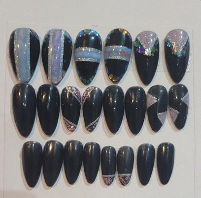 Pretty In Black Nail Set product image (1)