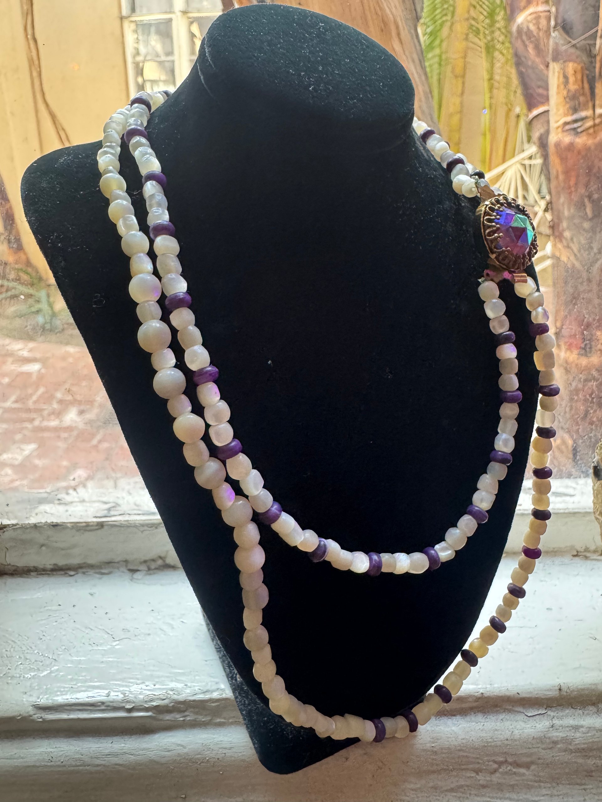 1970’s vintage mother of pearl and amethyst double strand necklace product image (4)