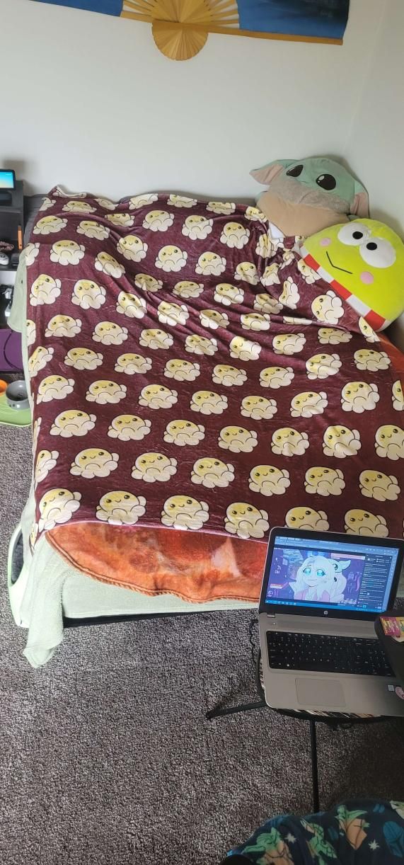 LIL POP Red Throw Blankie product image (3)