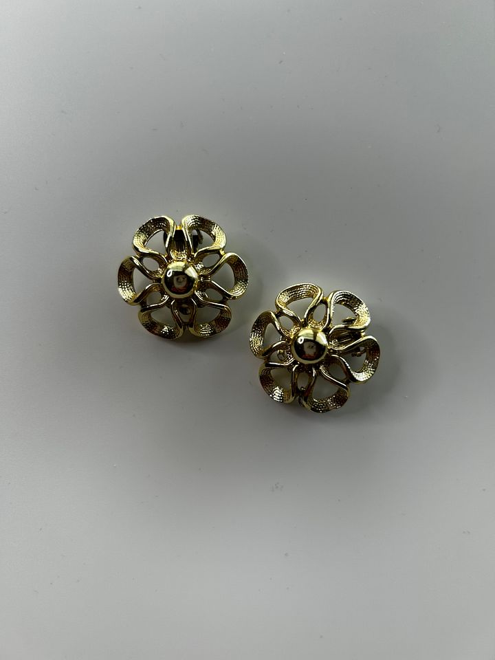 Vintage Gold Tone Coro Clip On Earrings product image (1)