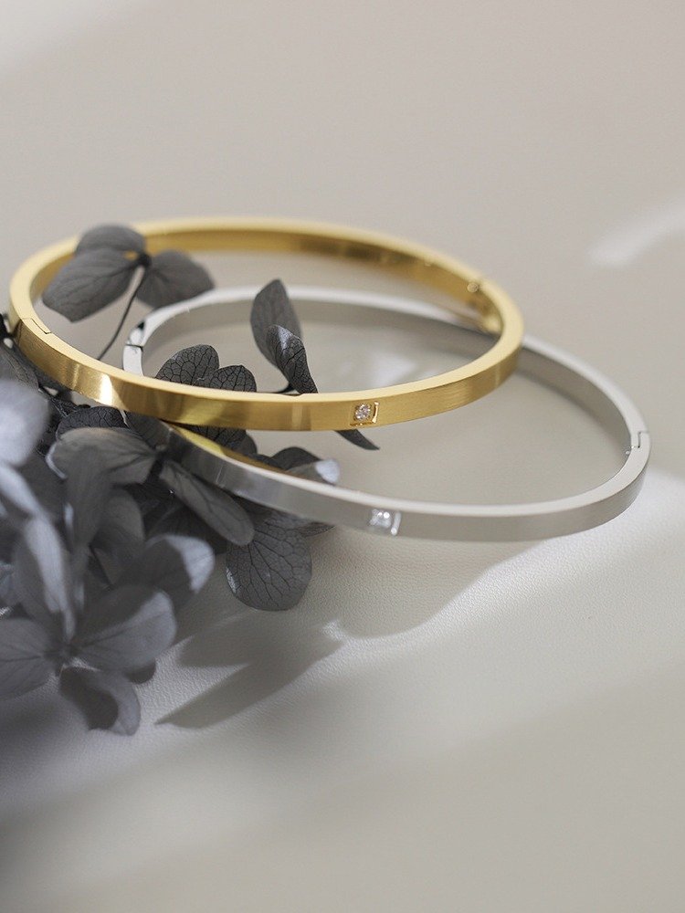 Brushed Matte Single Drill Bracelet | 18K Gold Plated product image (4)