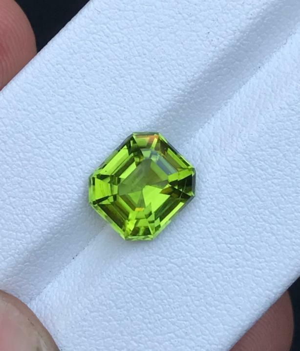 PERIDOT STONE FOR MEN’S RING ENGAGEMENT RING APPLE GREEN COLOR STEP CUT,3.70 CRT product image (2)