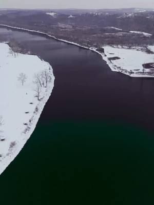 Join me on a snowy adventure along the Taney Como, near Shadow Rock Park in Forsyth, Missouri! ❄️  The first snowy morning of the seasson, January 10, 2025, take a journey from the old abandoned bridge off 160 (76) . We move along the pristine landscape covered in the year's first snow, capturing the river and its surroundings. Enjoy the tranquility of this winter wonderland and experience the magic of Taney Como in the winter with me! 🏞️ Music from #Uppbeat (free for Creators!): https://uppbeat.io/t/roo-walker/flight-mode License code: 37VQLWWS3W5H0LSG #ruralozarks #forsythmo #ozarkrivers #Forsythmo