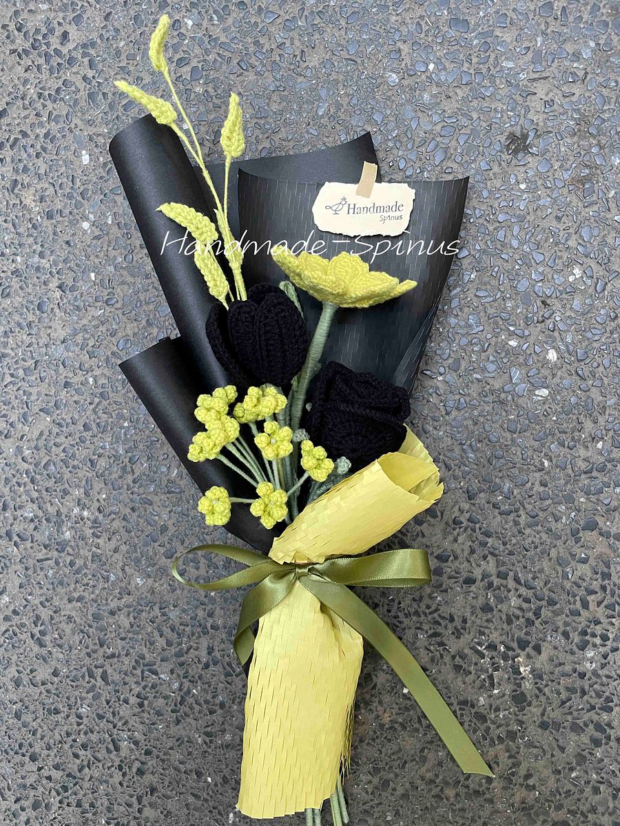 Gold & Obsidian Love Crochet Knit Bouquet product image (4)