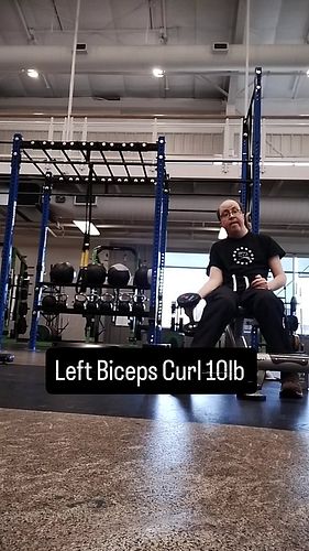 Left biceps curls 
👉Get 10% off any purchase from @holstrength with code in bio 
#gymmotivation #fitnessmotivation #fitnessro...