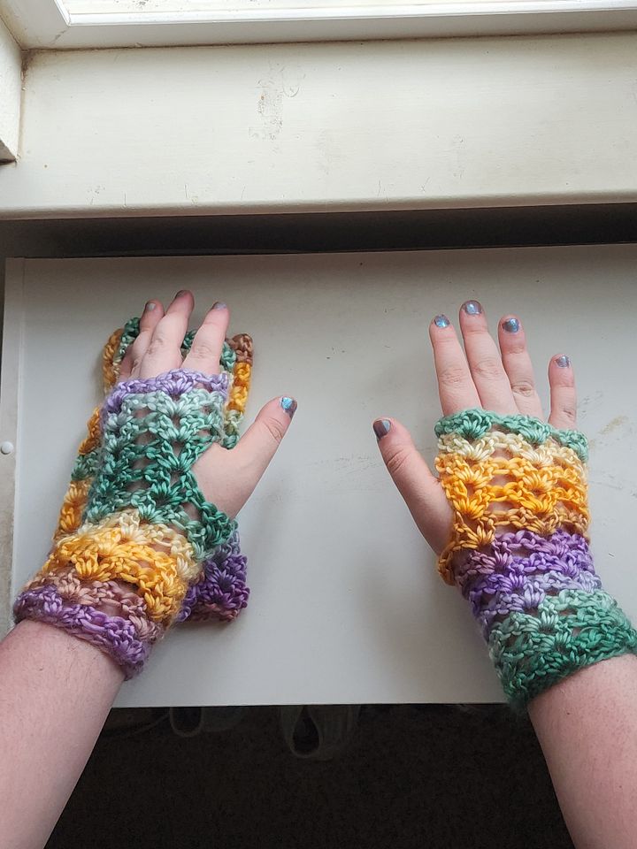Fingerless gloves product image (1)
