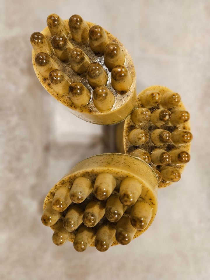 NEEM & HENNA SHAMPOO BAR product image (1)