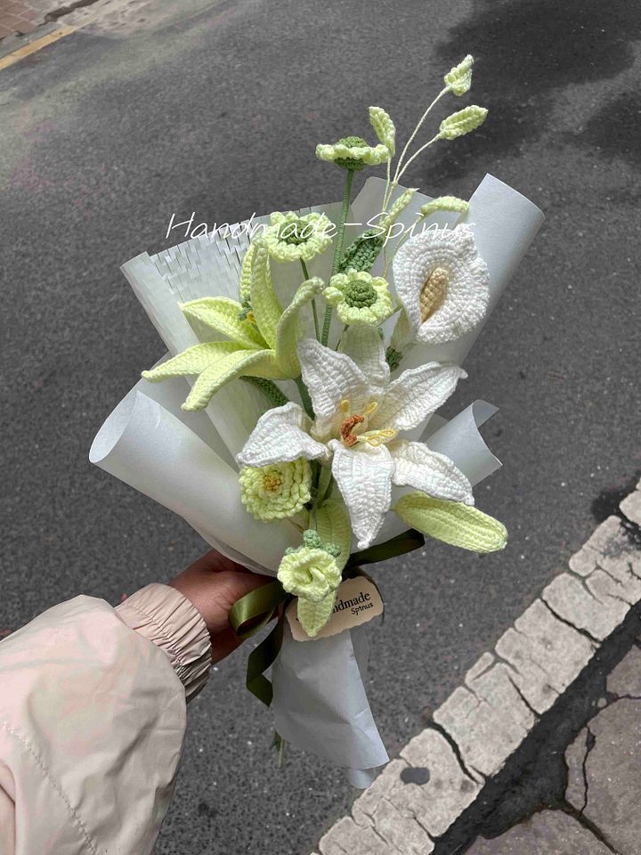 Love in Gold & White Crochet Knit Bouquet product image (2)