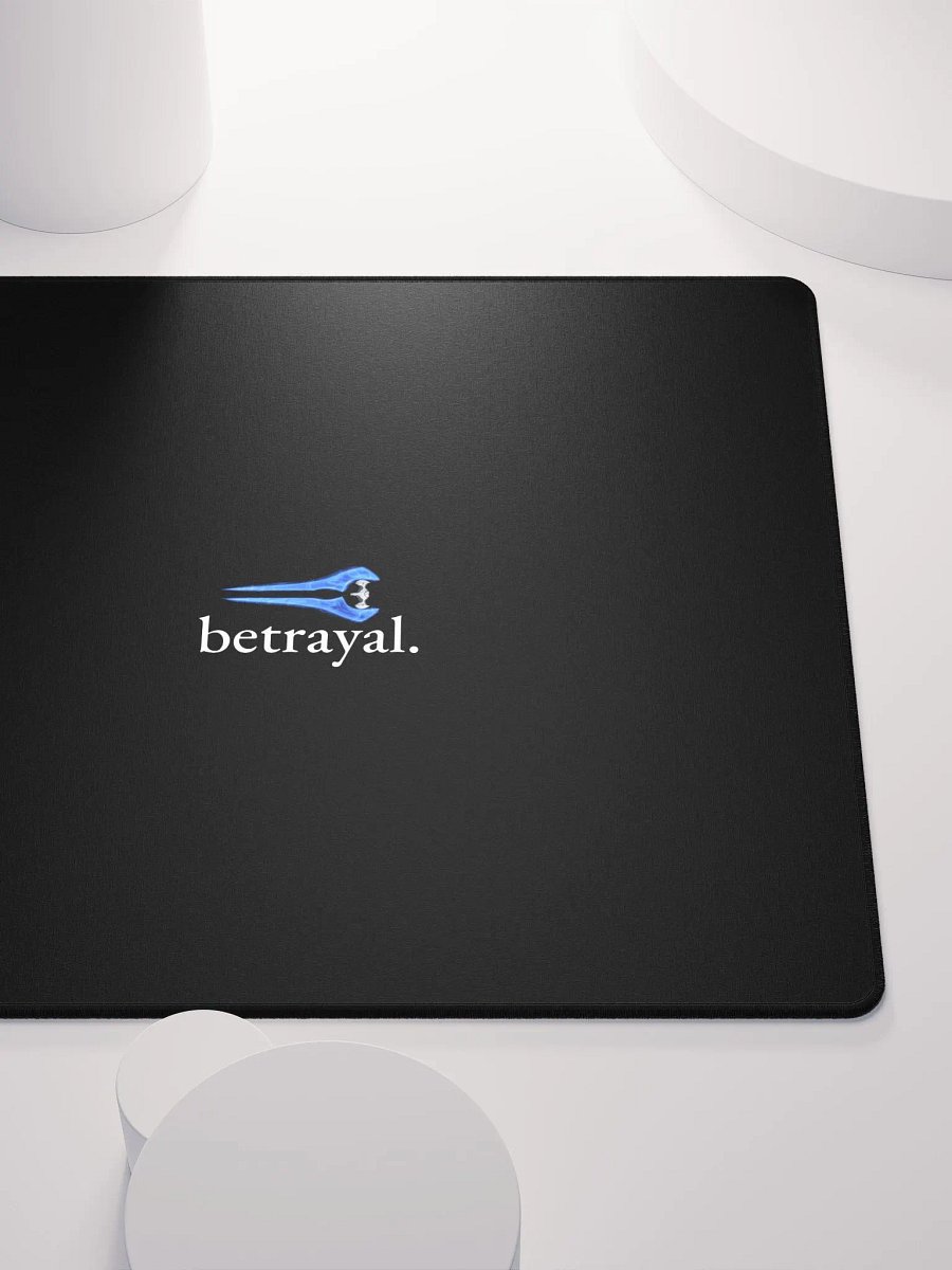 Betrayal Gaming Mouse Mat - Halo-Inspired Desk Accessory product image (9)