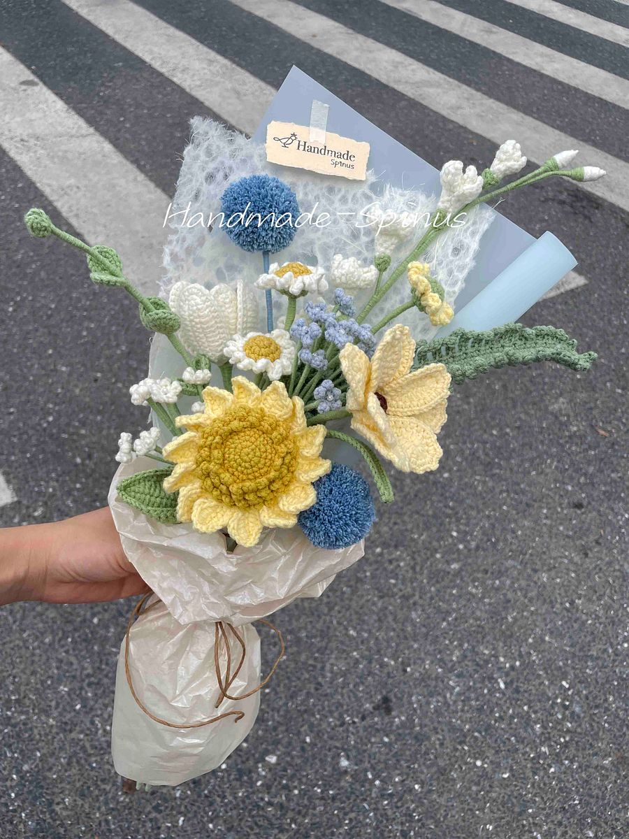 Little Cream Crochet Knit Bouquet product image (1)