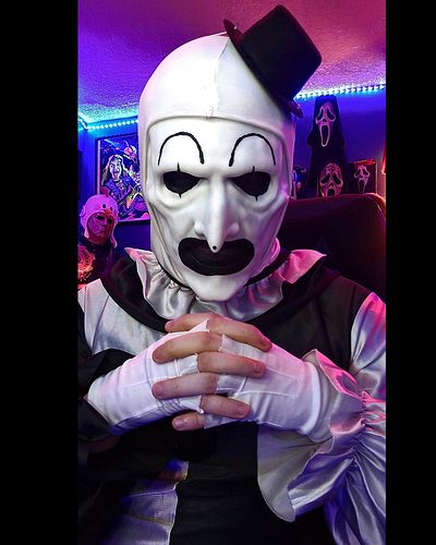 Which Art do you prefer?

#terrifier2 #terrifier3 #terrifier #arttheclown #arttheclowncosplay #cosplay #horror #horrorcosplay...