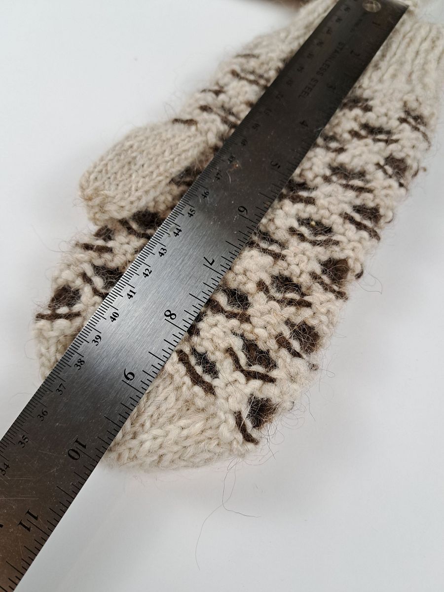 Hand Made Wool Newfie Mittens - Medium - Honeycomb Pattern product image (4)