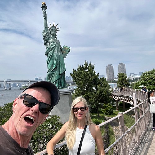 is this New York? nope there is a whole Statue of Liberty out here in Odaiba Tokyo Japan!
