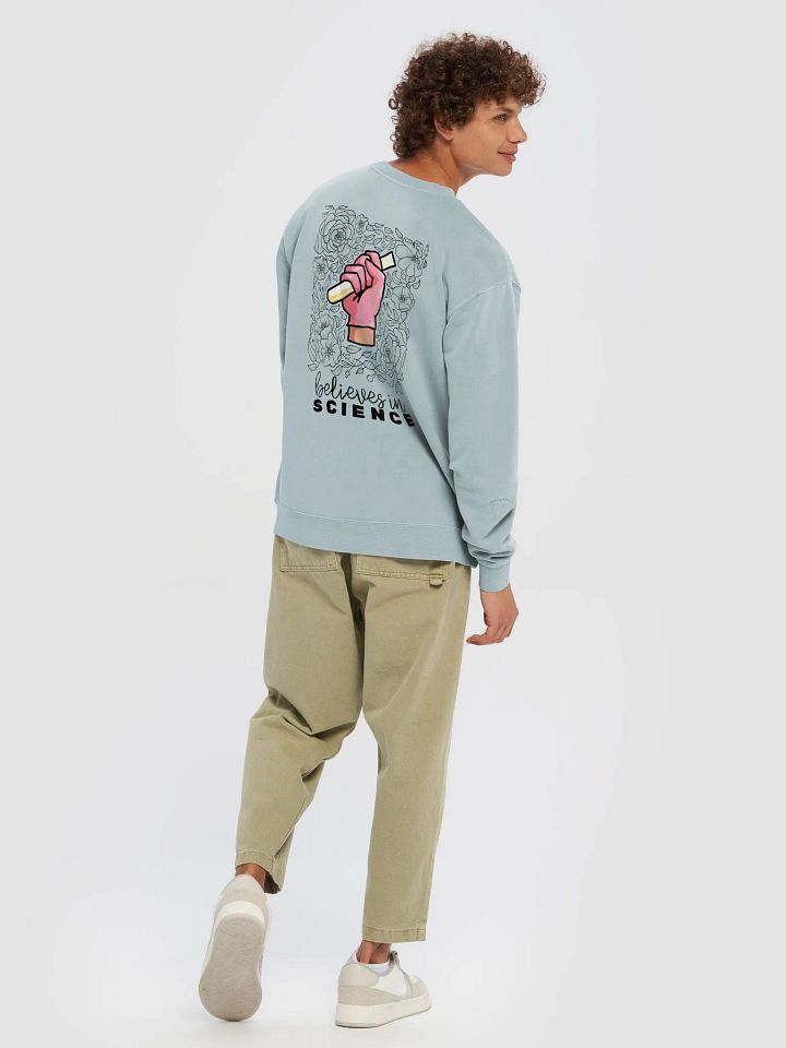 believes in science (sweatshirt) product image (2)