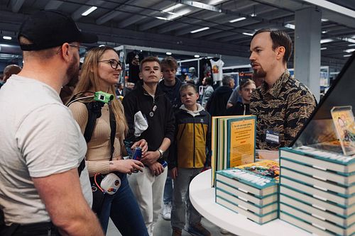 Hvem hadde trodd 3 år tilbake at jeg brått skulle begynne å skrive autografer 😂 Spillexpo var en opplevelse, som sild i tønne...