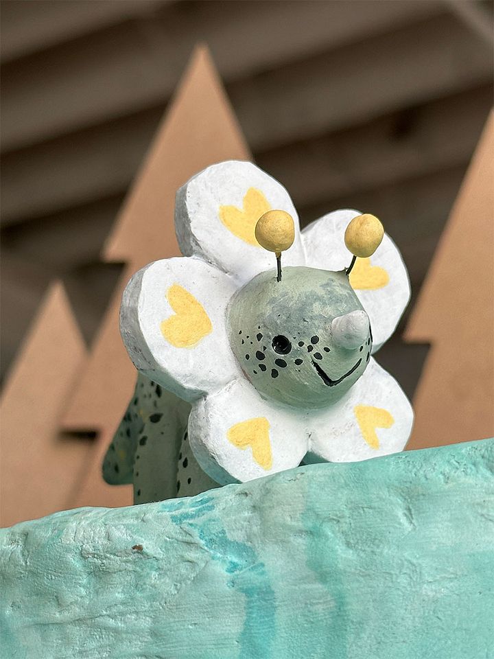 Flower Love Ceratops Ceramic Spill product image (1)