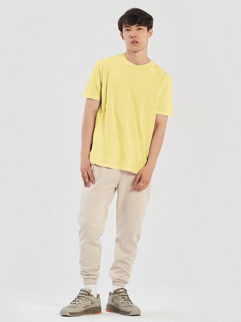 Photo showing Gildan Unisex Softstyle T-Shirt