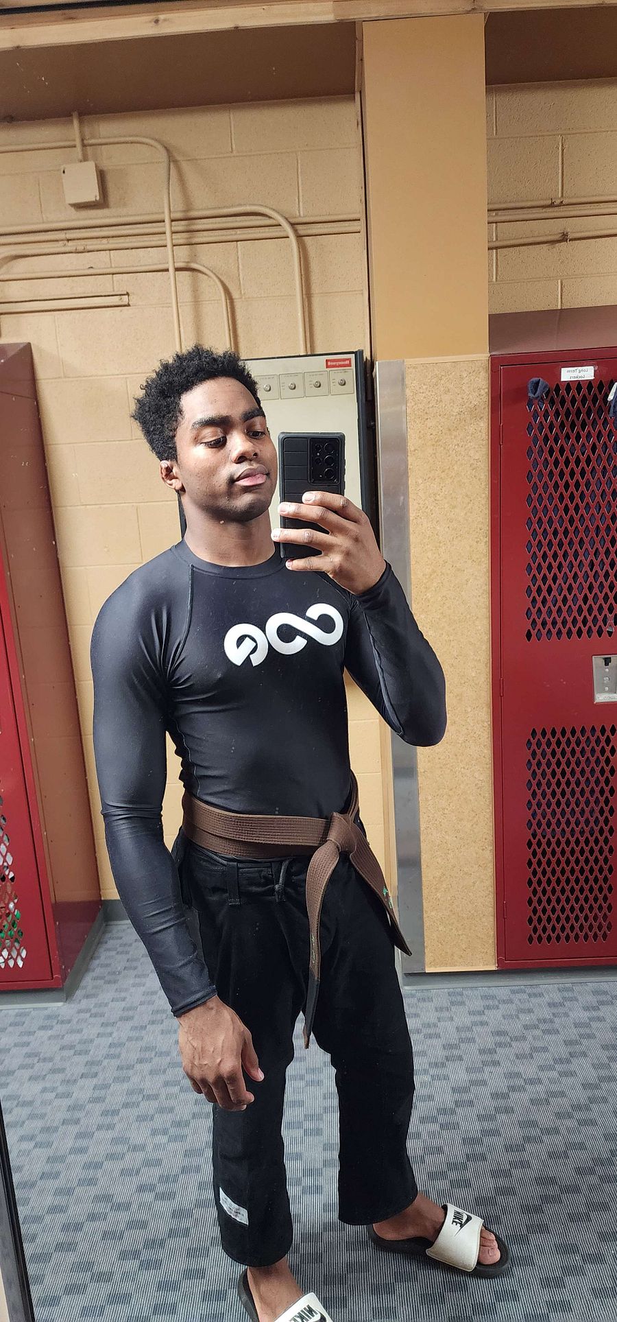 ALL BLACK UNDERARMOUR product image (2)