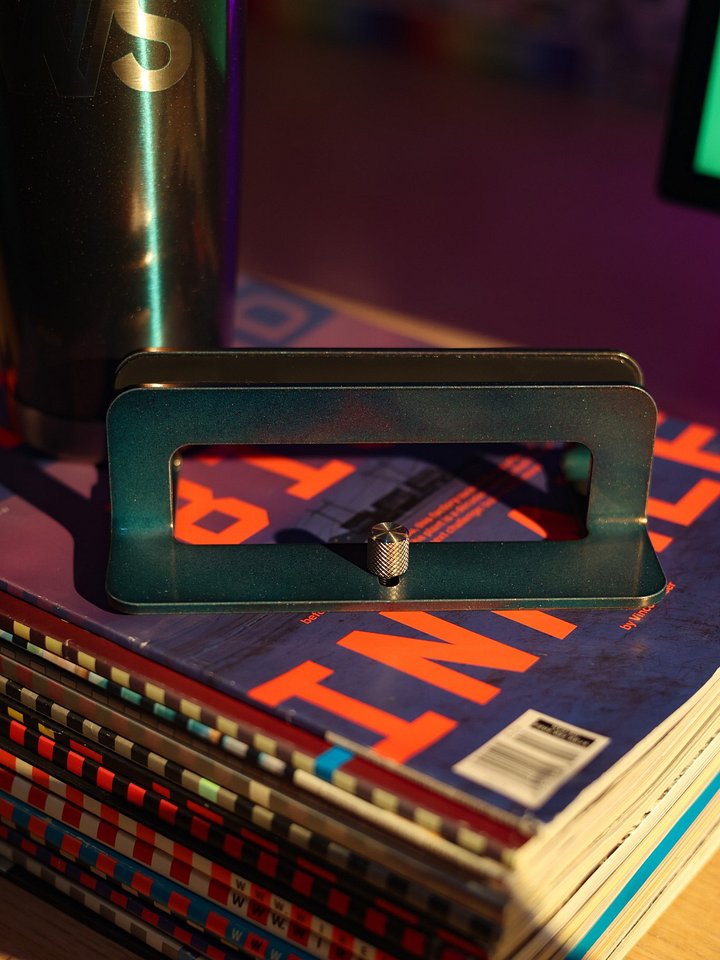 Alexandrite Laptop Holder product image (1)
