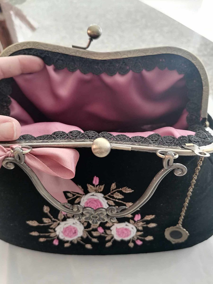 Velvet Pink and white handbag product image (8)