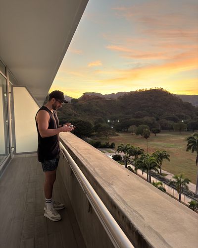 Day 4 of 75 Hard

Consistency is key, no matter where I am. Today’s workouts had a change of scenery — staying at the beautif...