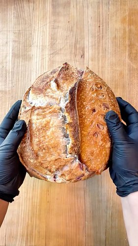 Strawberry Cream Cheese Sourdough | #fredbred

When I tell you, the AROMA that came from the crevices of this bake was INTOXI...