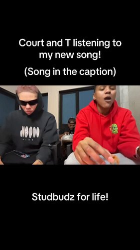 Courtney Williams and Natisha Hiedeman listened to my new song Different Kind of Me on their @studbudz stream! 

#poppunk #al...