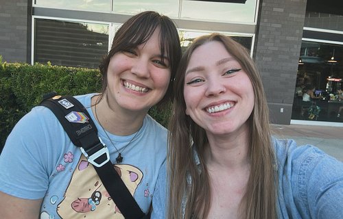 love when the friendship goes from online to irl 💕
