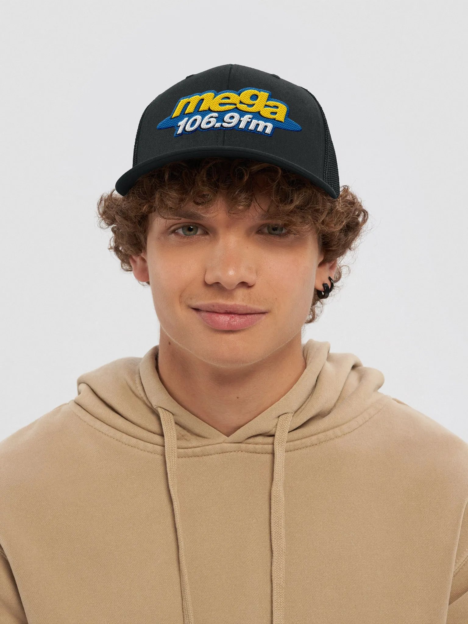 Mega 106.9 Gorra de camionero Bordada product image (5)
