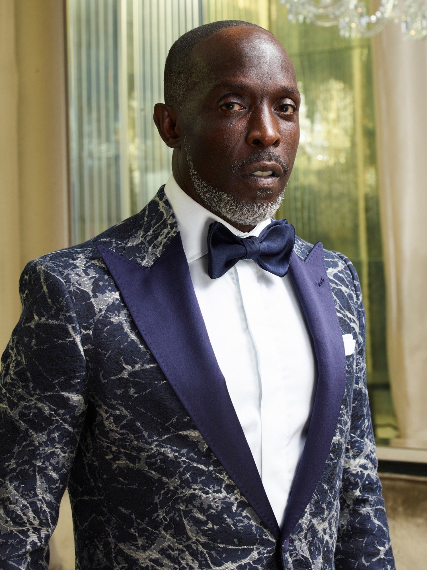 MEN'S NAVY MARBLE BROCADE TUXEDO JACKET WITH NAVY SATIN PEAK LAPEL product image (3)
