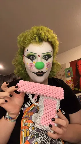 just a clown that made a pink kandi pew pew 💕💕💕 #kandi #clown #plur #kandipewpew
