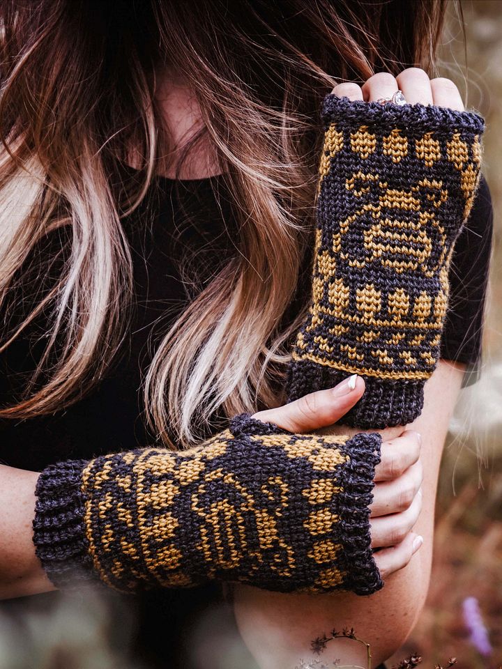 Crochet Fingerless Bee Mitten Pattern product image (1)