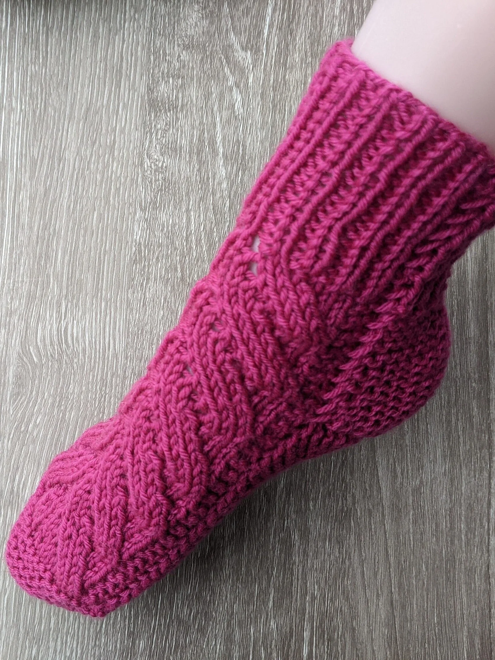 Two Needles Seamless Lace Knit Socks Pattern product image (1)