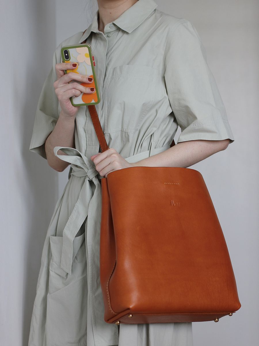 Vegetable tanned Leather Shoulder Bag product image (11)