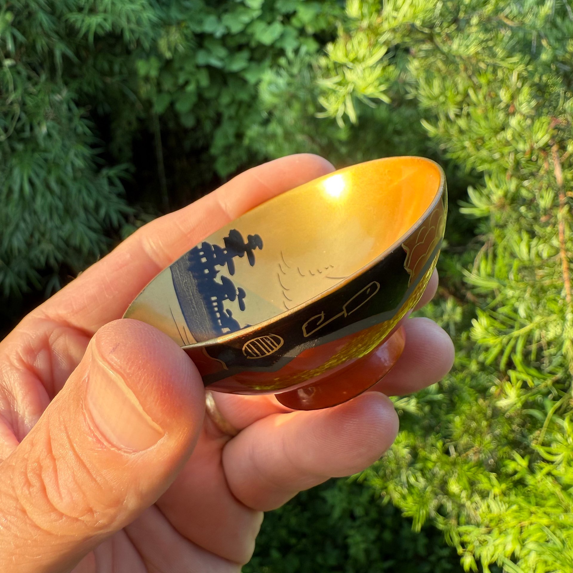🎎 Mid-Showa Japanese Lacquered Guinomi – Mt. Fuji & Miho no Matsubara – Japan Antique Roadshow product image (7)
