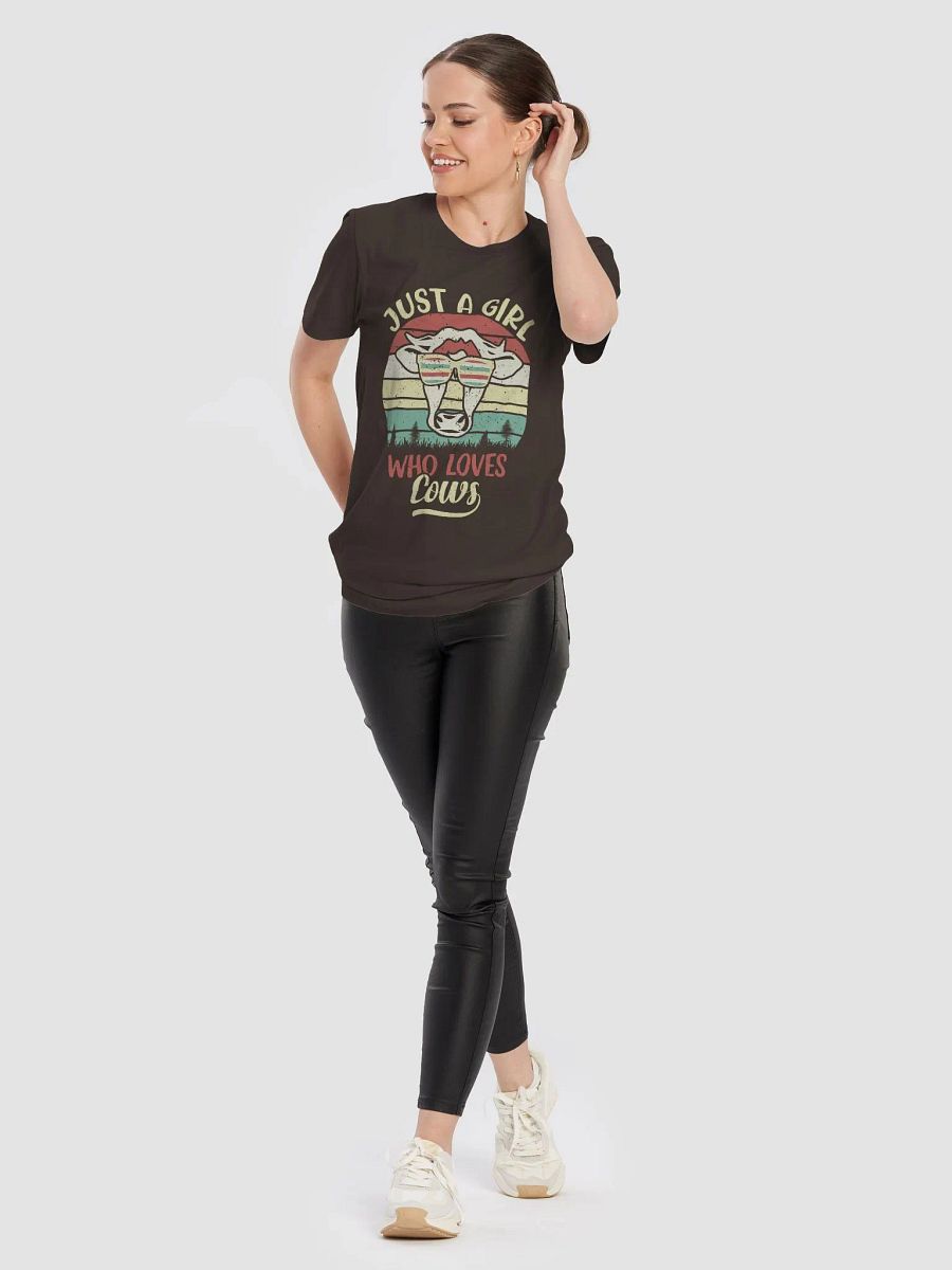 "Just a girl who loves cows" t-shirt product image (4)