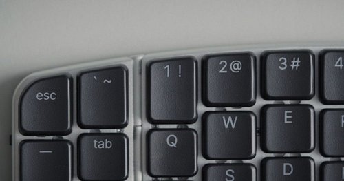 That's a big 1.⁠
⁠
==⁠
#mechanicalkeyboards #keebs #mechkb #mechkeys #mechanicalkeyboard #keycaps #keycap #mech