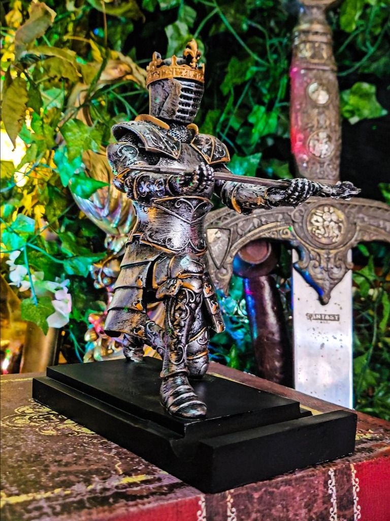 The Armored Kingdom Oathsworn Guardian Knight Stand Holder product image (4)
