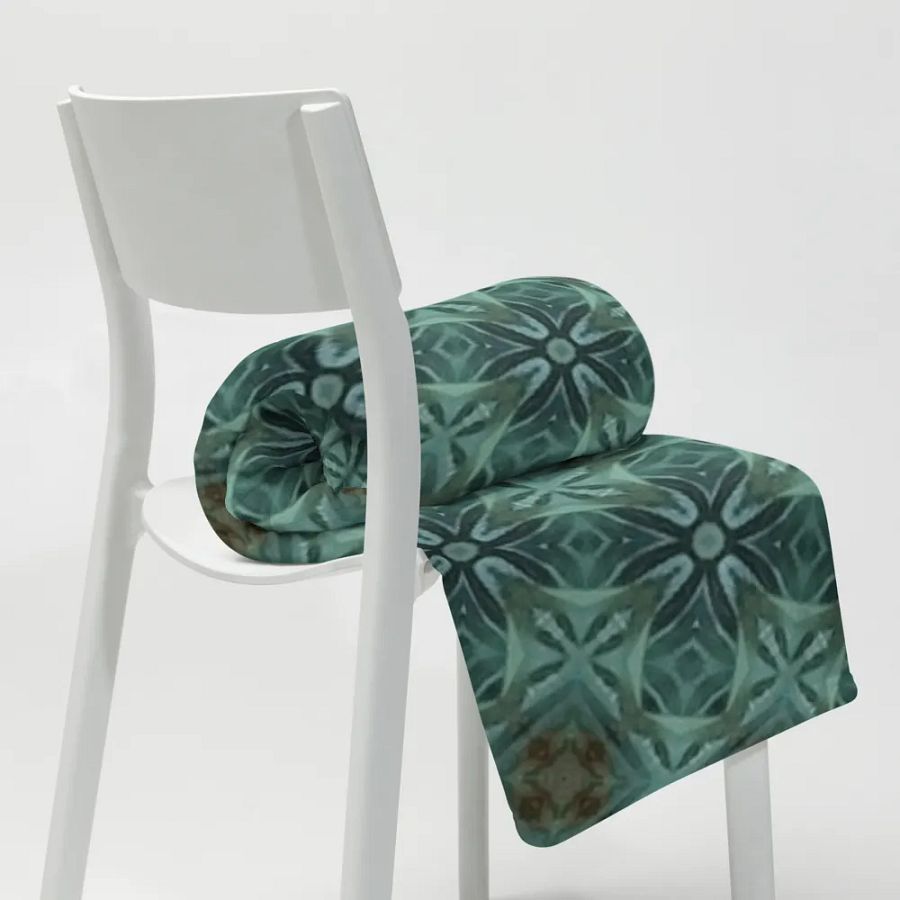 "Diagonal Floral Seamless Patterned Throw Blanket product image (2)