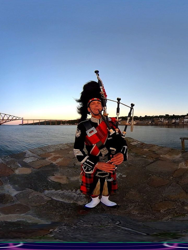 Scottish Treasure "South Queensferry Bagpipes" Moment product image (1)